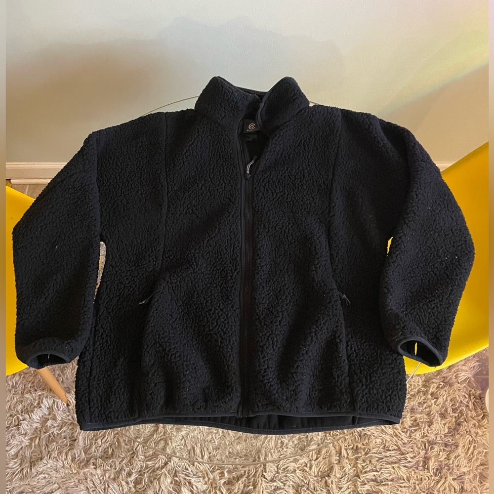 Champion XXL black fleece jacket! Has thumb holes and zip up pockets! Warm